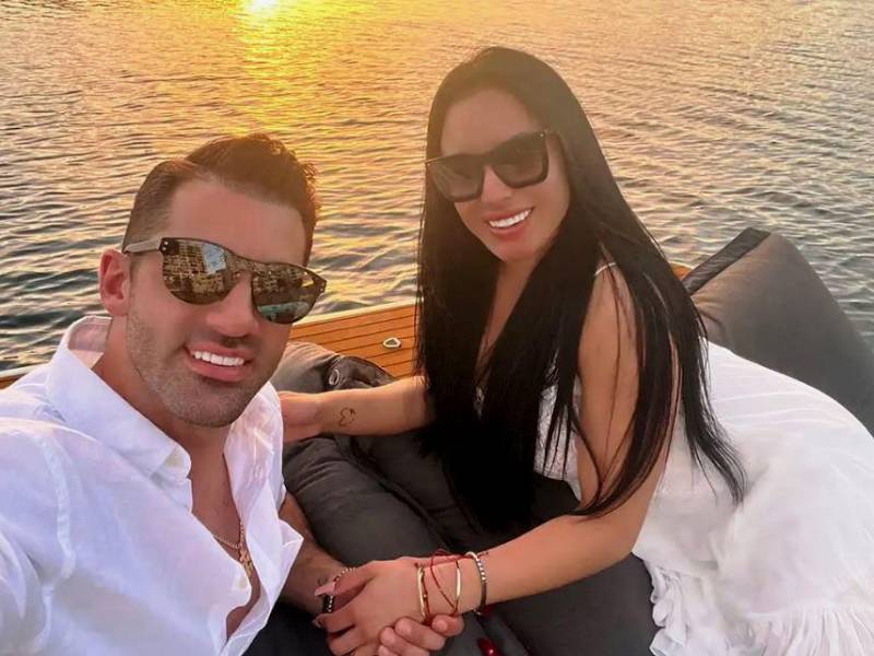 La influencer mexicana Evelyn Beltrán causó furor entre sus seguidores de Instagram al compartir una foto en la que luce un misterioso anillo.