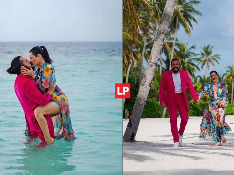 En las fotos se puede observar a Maite Perroni luciendo un vestido floreado y a su esposo Andrés portando un traje en color rosa.