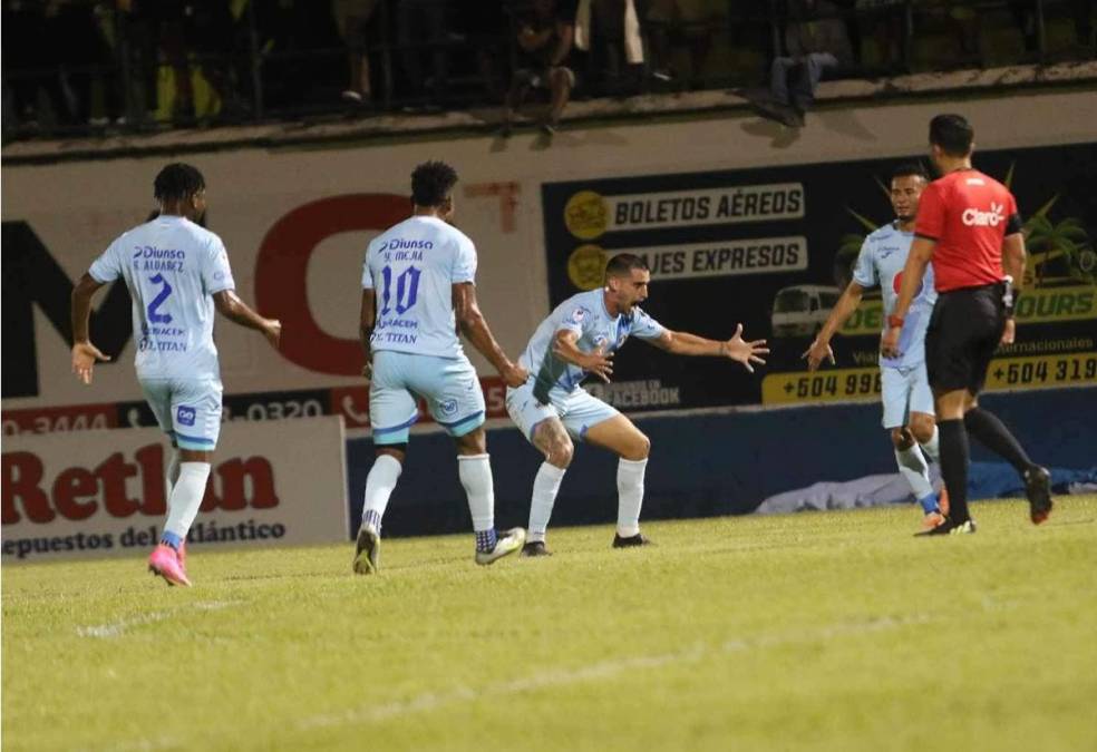 El argentino Lucas Campana gritando su gol que abrió el marcador 0-1 contra los Potros del Olancho en el estadio Juan Ramón Brevé Vargas.