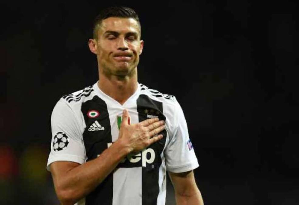 Tras el final del partido, Cristiano Ronaldo fue ovacionado por los aficionados del Manchester United y el portugués les agradeció con un gesto de gratitud.