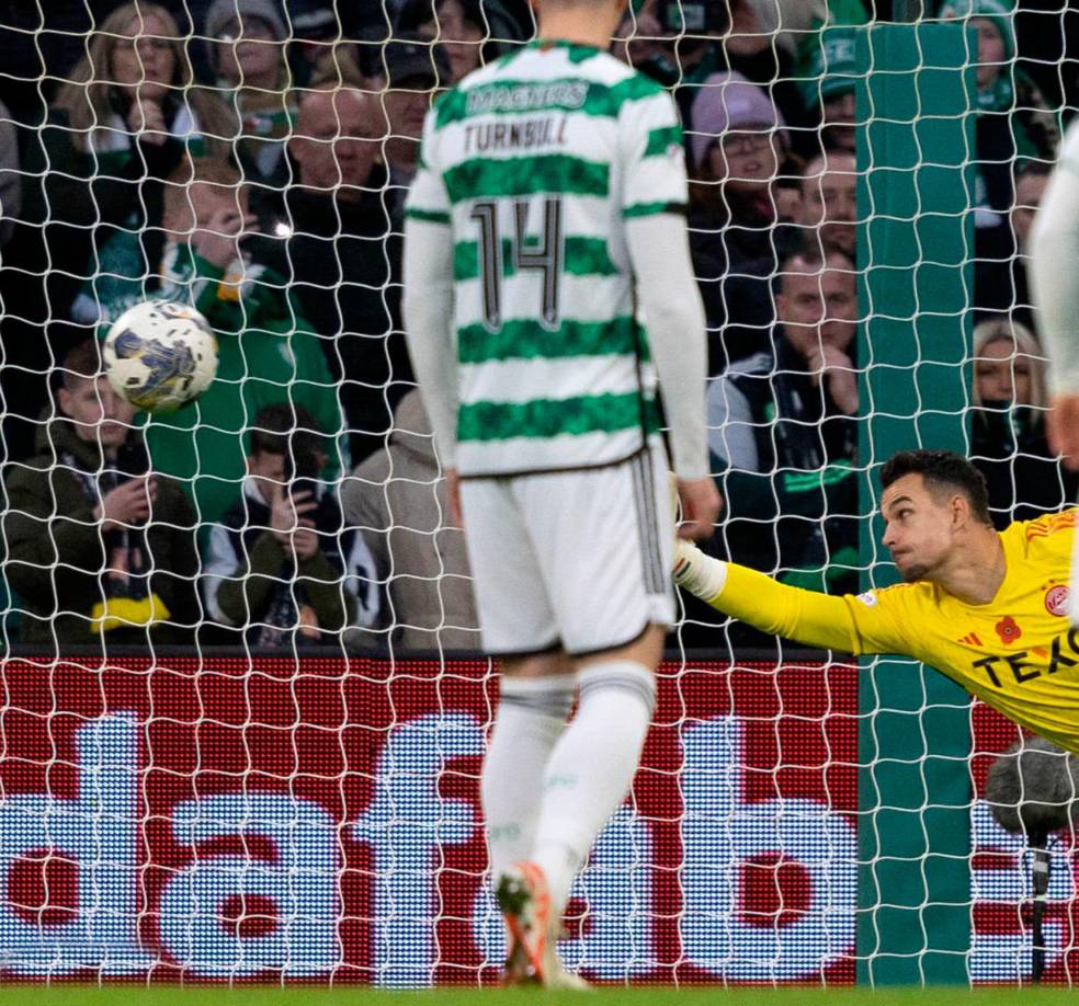 El catracho firmó su quinto gol en la Liga Premier de Escocia y sigue siendo uno de los elementos importantes en la zona ofensiva del Celtic.