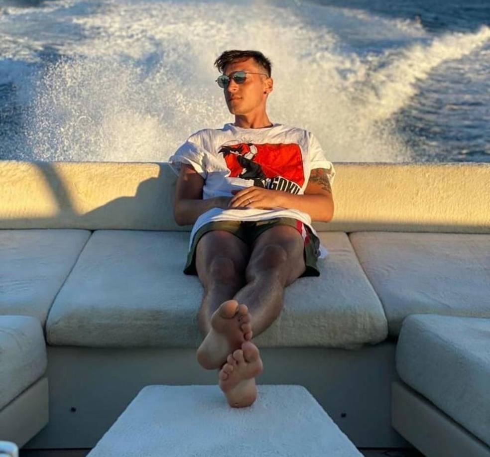 Además, Mesut Özil tiene acciones de CTZN, una empresa de maquillaje con sedes en Londres y Dubái creada por las hermanas estadounidenses Aleena, Aleexah y Naseeha Khan.