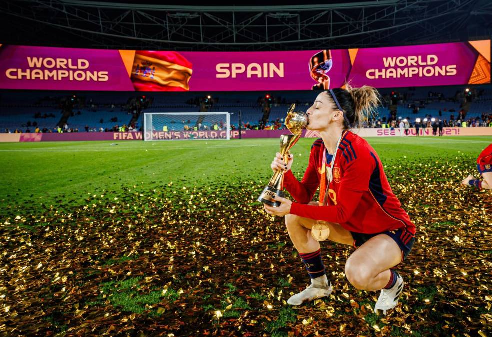 España campeona: Festejos, invitadas de lujo y sorpresivo beso