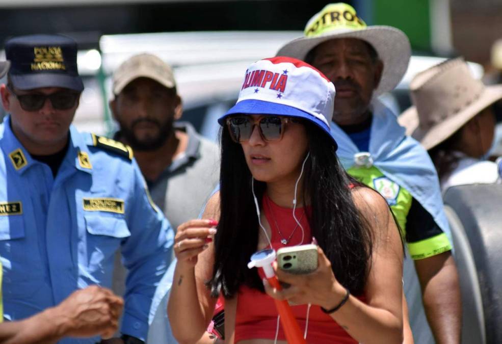 Mujer policía cautiva: Las bellas chicas de la final de ida Olancho-Olimpia
