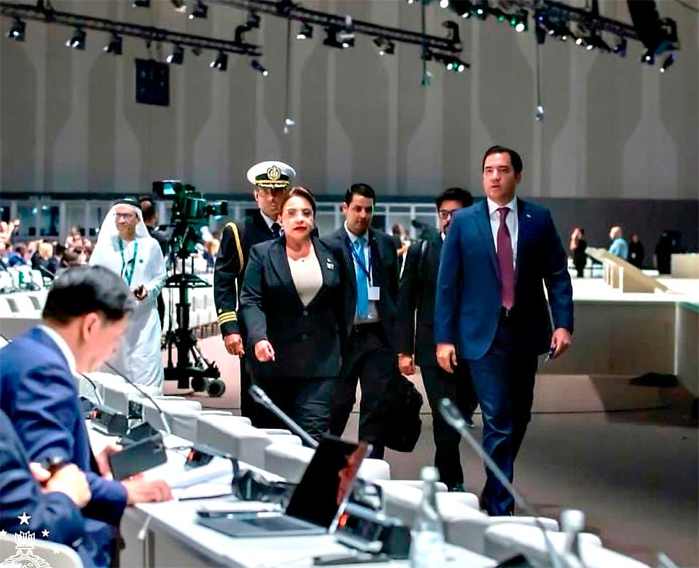 Sin esclarecer polémica por numerosa comitiva que anduvo en Dubái