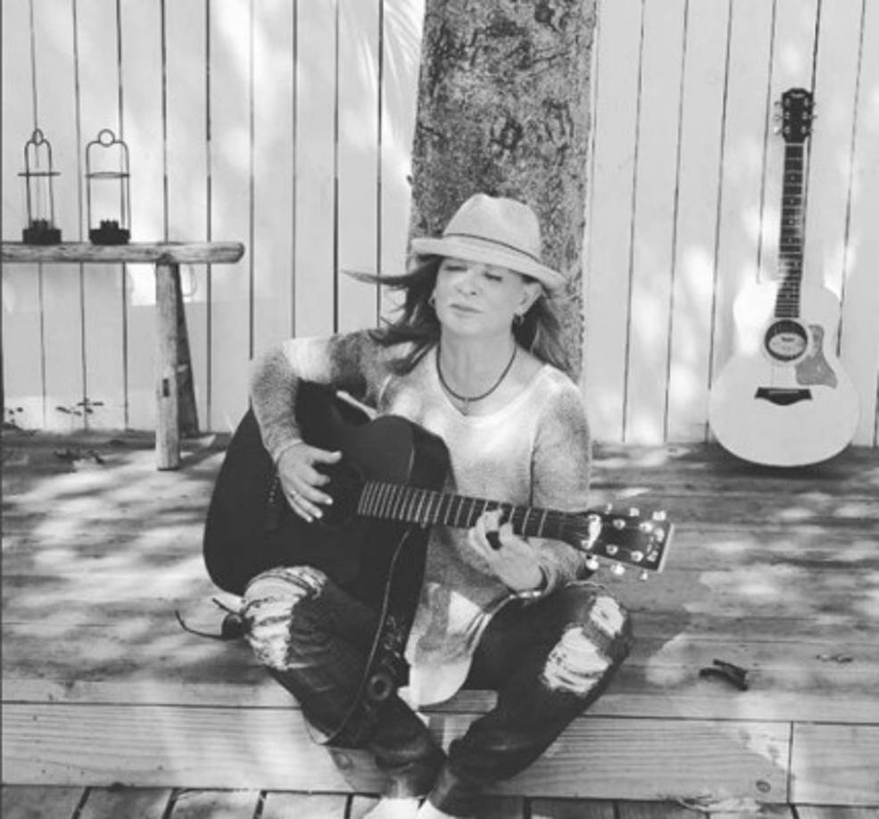 Polo no solo ama su carrera como abogada de familia, también le apasiona cantar.