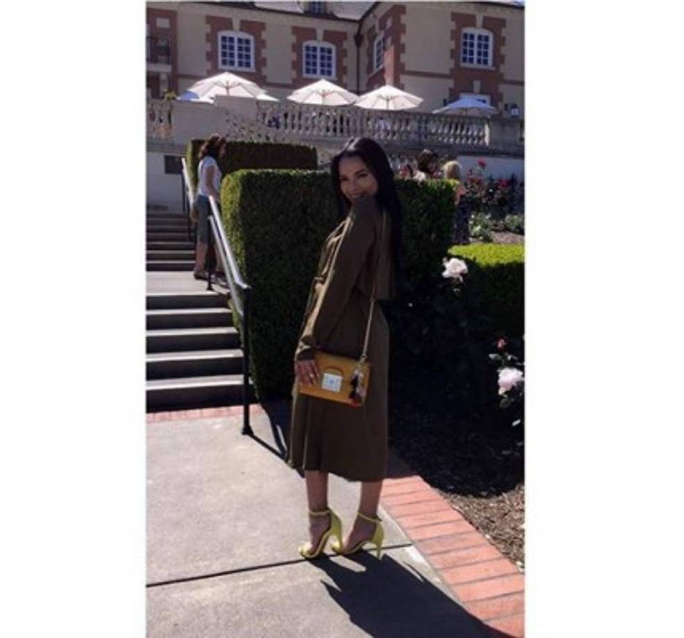 La catracha es amante de la poesía, le apasiona leer y dibujar.