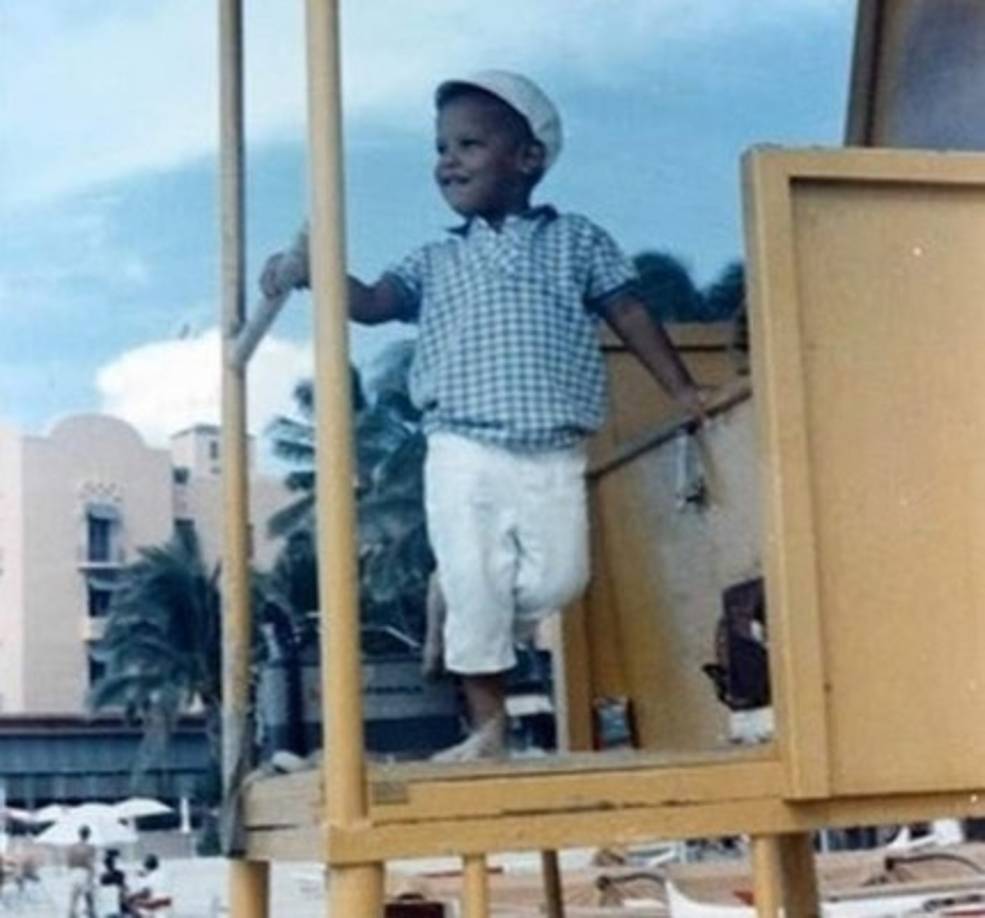 En gran parte gracias a su abuela, Madelyn, que trabajó y luchó durante toda su vida por ofrecer lo mejor a la familia, el pequeño Obama lo tuvo todo.