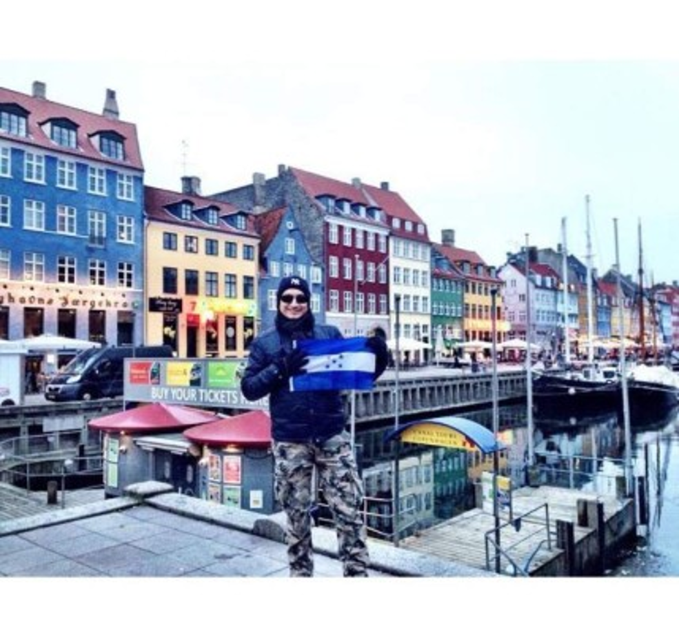 En Nyhavn Harbor en Copenhague, Dinamarca.