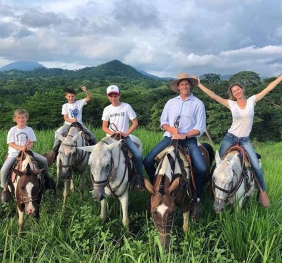 Gisele Bundchen y Tom Brady<br/><br/>La pareja conformada por la modelo brasileña y el jugador de la NFL han visitado Costa Rica en más de una ocasión junto a sus retoños.<br/><br/>La última vez documentada fue en julio de 2018.