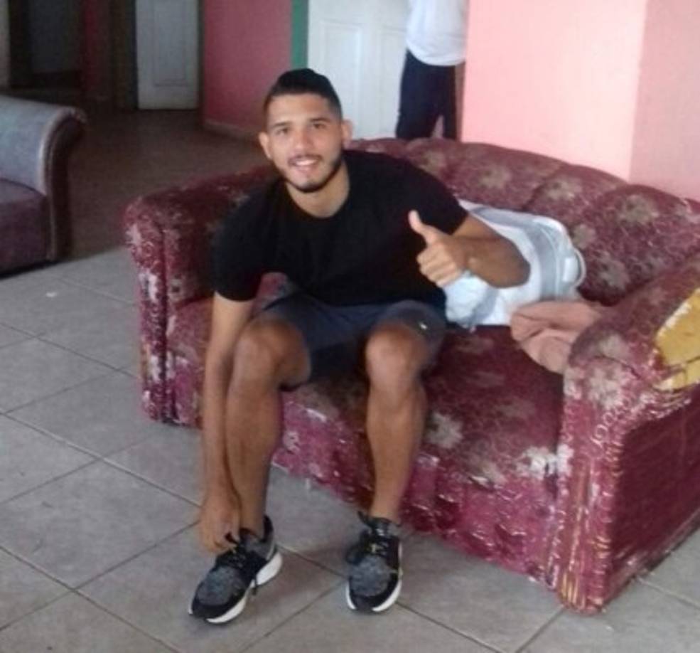 El volante colombiano Daniel Coronado se integró este jueves a la pretemporada del Vida donde buscará abrirse un espacio para que el técnico Héctor Castellón apruebe su contrato.