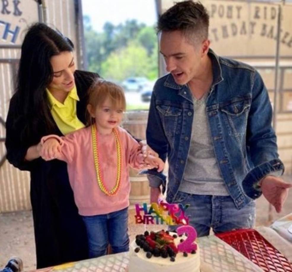 A inicios de abril Aislinn dejo ver que no hay una oportunidad de reconciliación con Ochmann, a quien ama mucho, pero ya no como su pareja, sino más como un hermano.