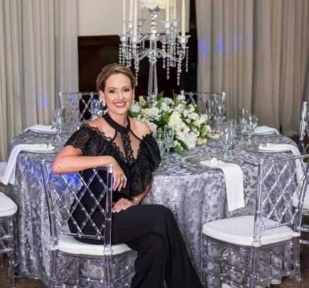 <br/>Marcela Cueva es la encargada de diseñar y hacer realidad la boda de Carlo Costly y Tita Torres. Se encargó de la decoración que engalanará la iglesia y salón de recepción.