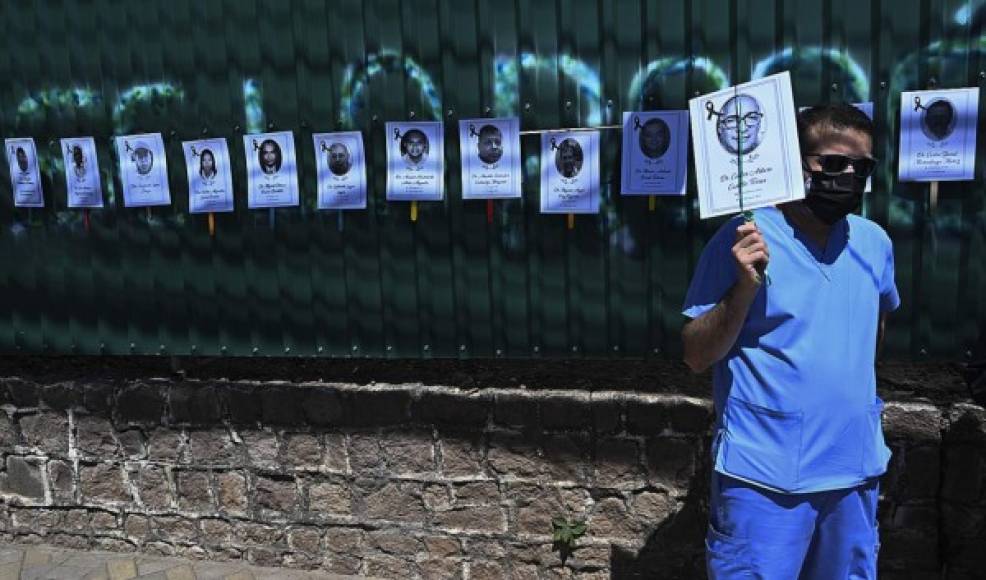 Aseguró que Honduras registra más de 20.000 muertos por la pandemia pero el gobierno reporta unos 3.700 para dar la sensación de que está manejando bien la crisis sanitaria.