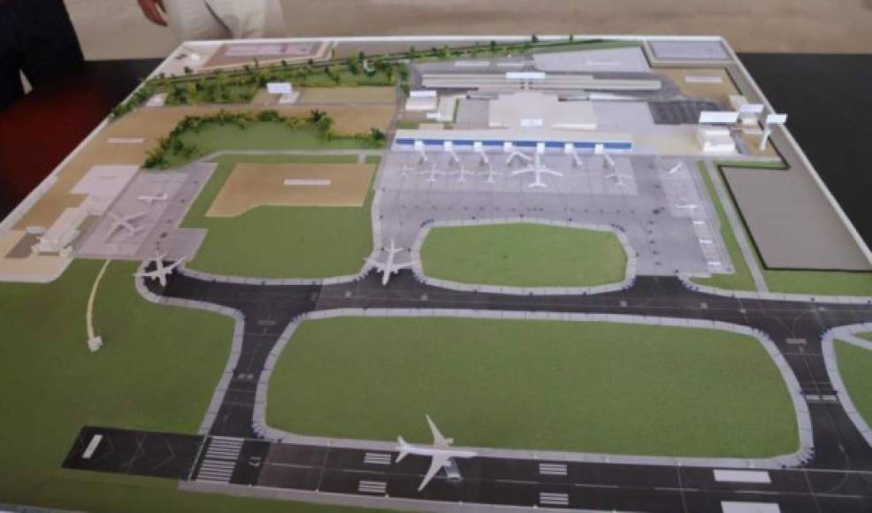 El presidente también anunció que se nombrará una 'Fuerza de Tarea' para promocionar el aeropuerto de Palmerola y dar a conocer las ventajas que posee.