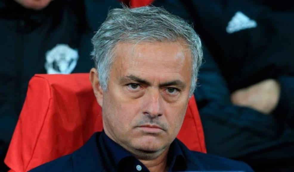 José Mourinho podría ser el próximo entrenador del Newcastle. El diario Mirror desvela que el el técnico portugués es la primera opción que maneja Sheikh Khaled , el multimillonario que podría comprar el conjunto de Las Urracas.