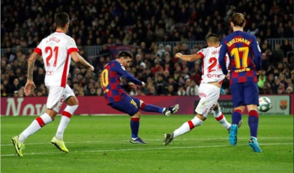 El segundo gol de Messi en el partido fue casi similar al primero. Disparo desde fuera del área, inatajable para el portero del Mallorca.