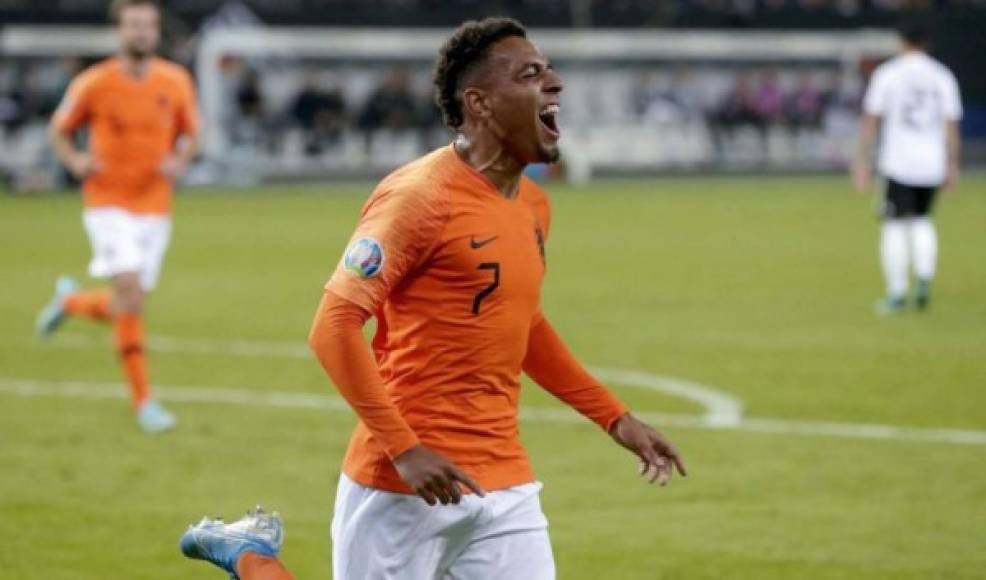 Donyell Malen: A sus 20 años de edad, el joven delantero ya ha estado en la selección de Holanda y destaca en el PSV del balompié holandés, el FC Barcelona lo pretende.