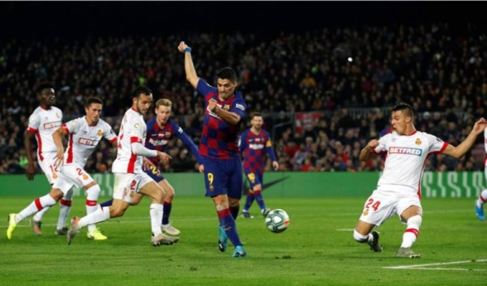 Luis Suárez no podía faltar en el triunfo azulgrana. El uruguayó se despachó con este taconazo para hacer un golazo y el 3-1 del Barcelona ante Mallorca.