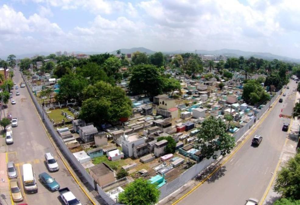 Vista panorámica del cementerio general Apóstol San Pedro data del año 1852.