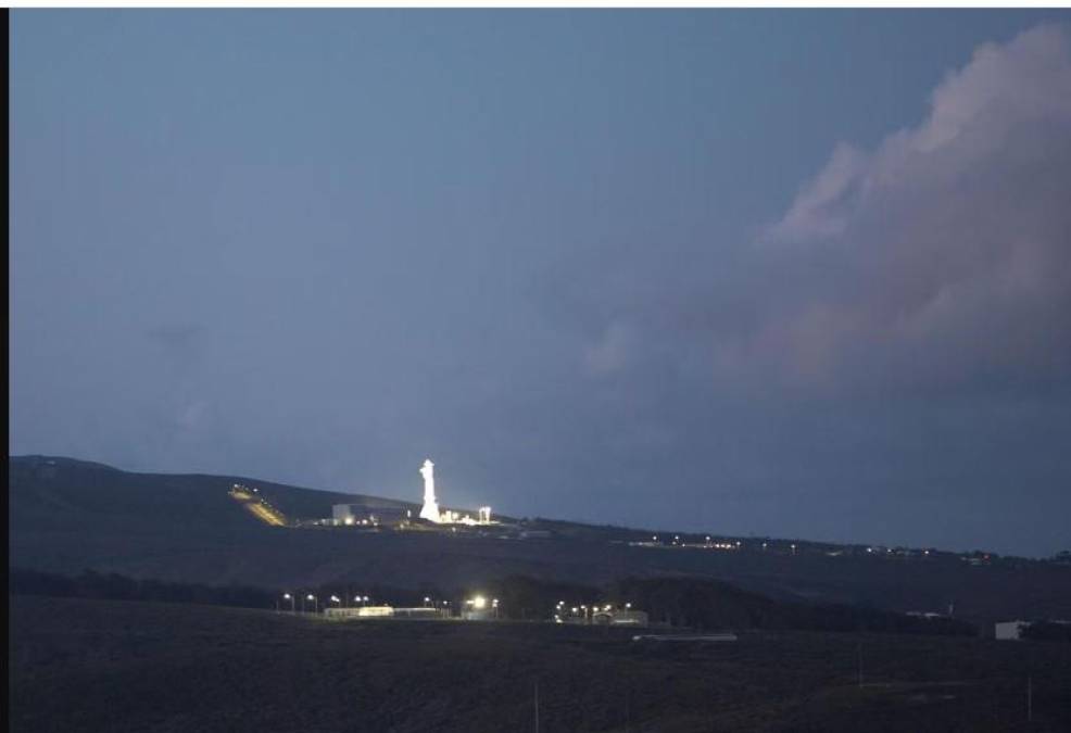 La compañía privada SpaceX lanzó este lunes desde Cabo Cañaveral, en Florida, un cohete Falcon 9 para llevar una nueva flota de satélites de comunicaciones Starlink de segunda generación al espacio, que proporcionarán “velocidades aún más rápidas a más usuarios”, anunció la empresa.