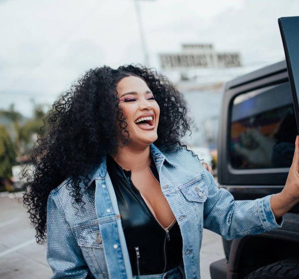 Y es que al parecer la ganadora de La Academia ha pasado nuevamente por el quirófano. 