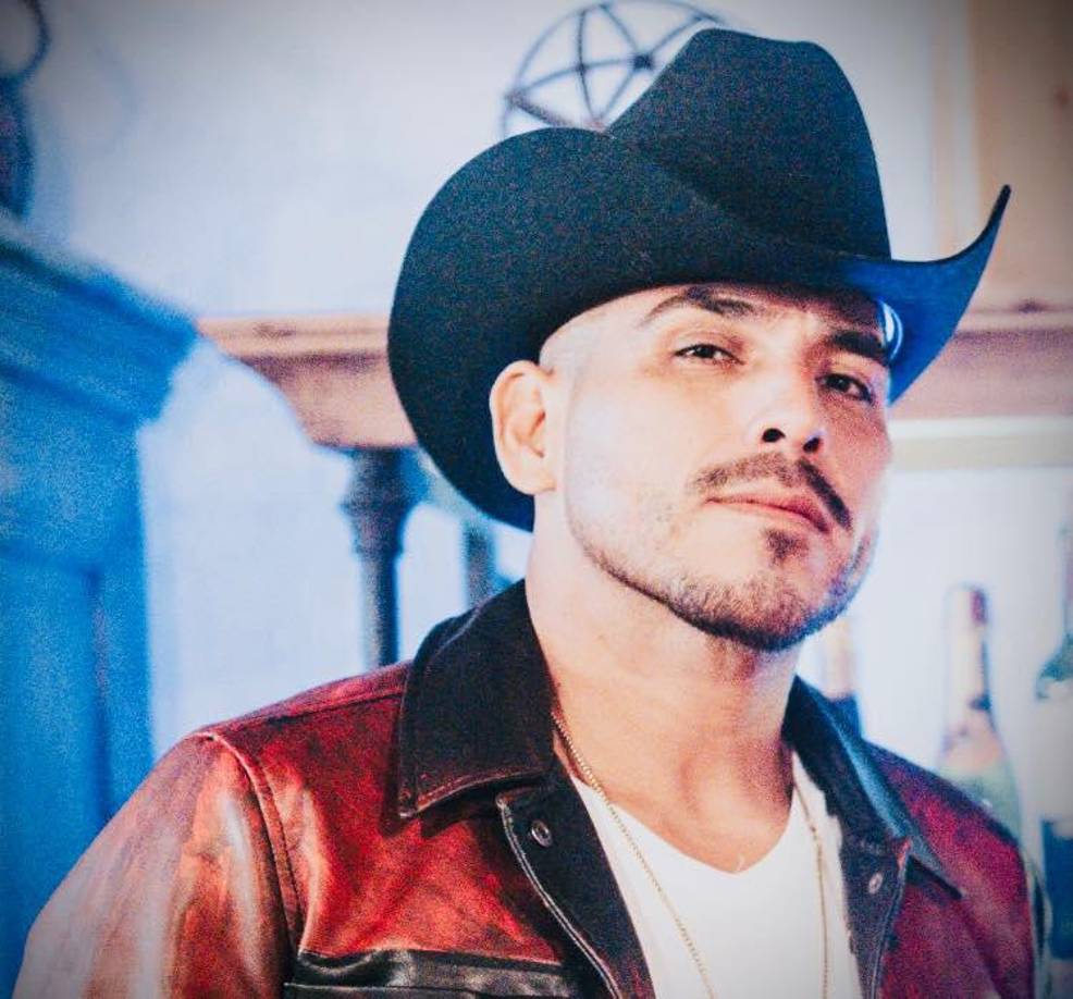 Actualmente, <b>se dedica a seguir componiendo</b> y entre sus planes más cercanos está seguir sacando música, <b>hacer giras en Colombia </b>y <b>ya de regreso a México quiere dar conciertos </b>volviendo a sonar en las radios de su país. De igual forma, visitar otros países del continente americano, por lo que Honduras es su próximo destino este 23 de septiembre. 