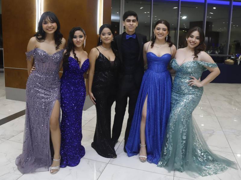 Nadia Paz, Ester Arellano, Gissell Almendárez, Juan Melara, Susy Portillo y Anny Mondragón.