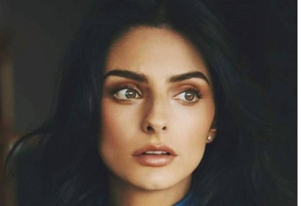 La hija mayor de Eugenio Derbez, Aislinn Derbez, una de las actrices más cotizadas de México ha sido tendencia muchas veces y no precisamente por su talento.<br/><br/>La gente cuestiona mucho su cambio físico a través de los años, muchos aseguran que la bella actriz mexicana pasó más de una vez por el bisturí.