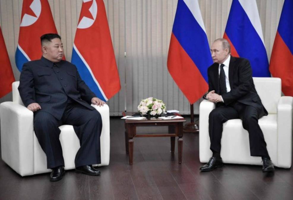 Ambos líderes mantuvieron una reunión a puertas cerradas de más de tres horas. Putin señaló, sin embargo, que discutiría con Estados Unidos sobre lo hablado con Kim. 'Aquí no hay secretos, no hay conspiraciones. El propio presidente Kim nos pidió informar al lado estadounidense sobre nuestra posición', precisó.