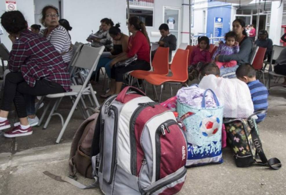 Medios de prensa informaron que unas 60 personas han estado durmiendo en el parque La Merced, en el centro de San José, un punto de concentración de nicaragüenses. Campbell dijo que esas personas fueron trasladadas al albergue para migrantes en la localidad sureña de Golfito.