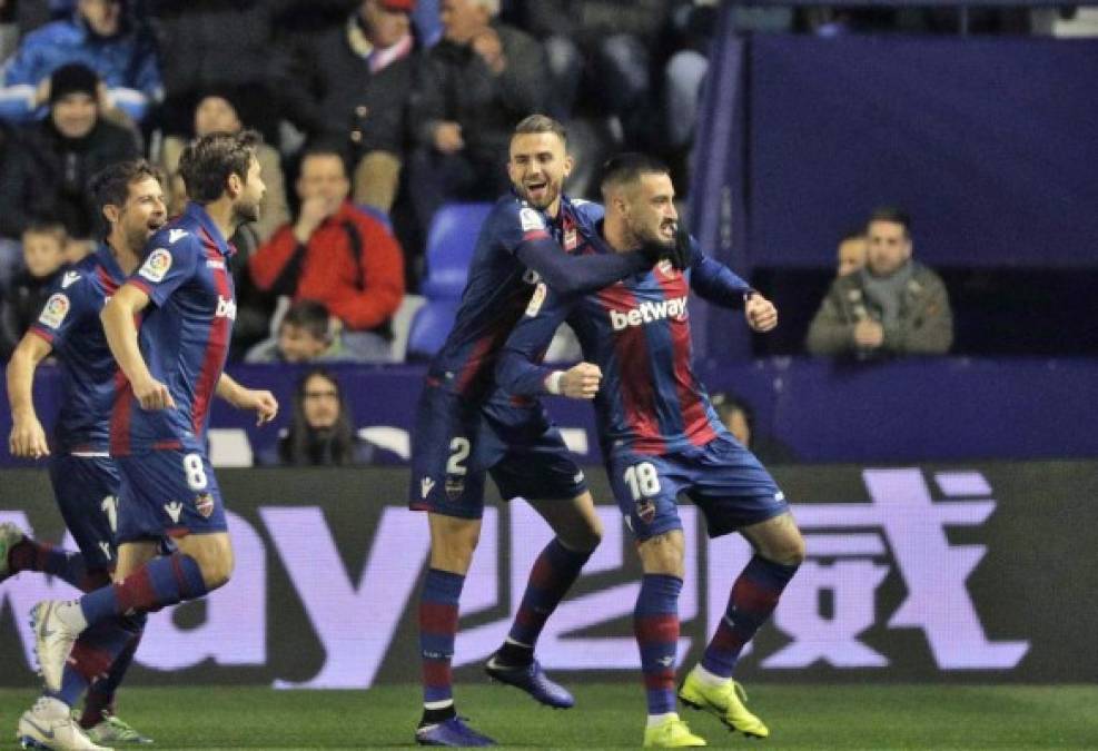 El Levante ganó 2-1 a un Barcelona plagado de suplentes, este jueves en la ida de los octavos de final de la Copa del Rey, tomando así ventaja de cara a la vuelta en el Camp Nou.