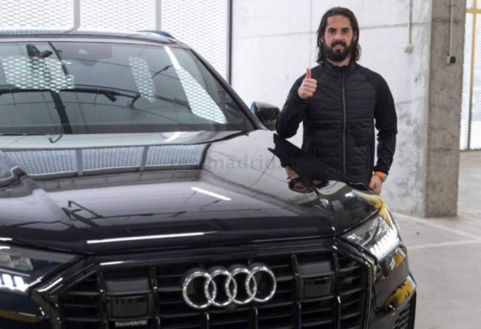 Isco: El volante junto a su nuevo Q7 50 TDI quattro tiptronic