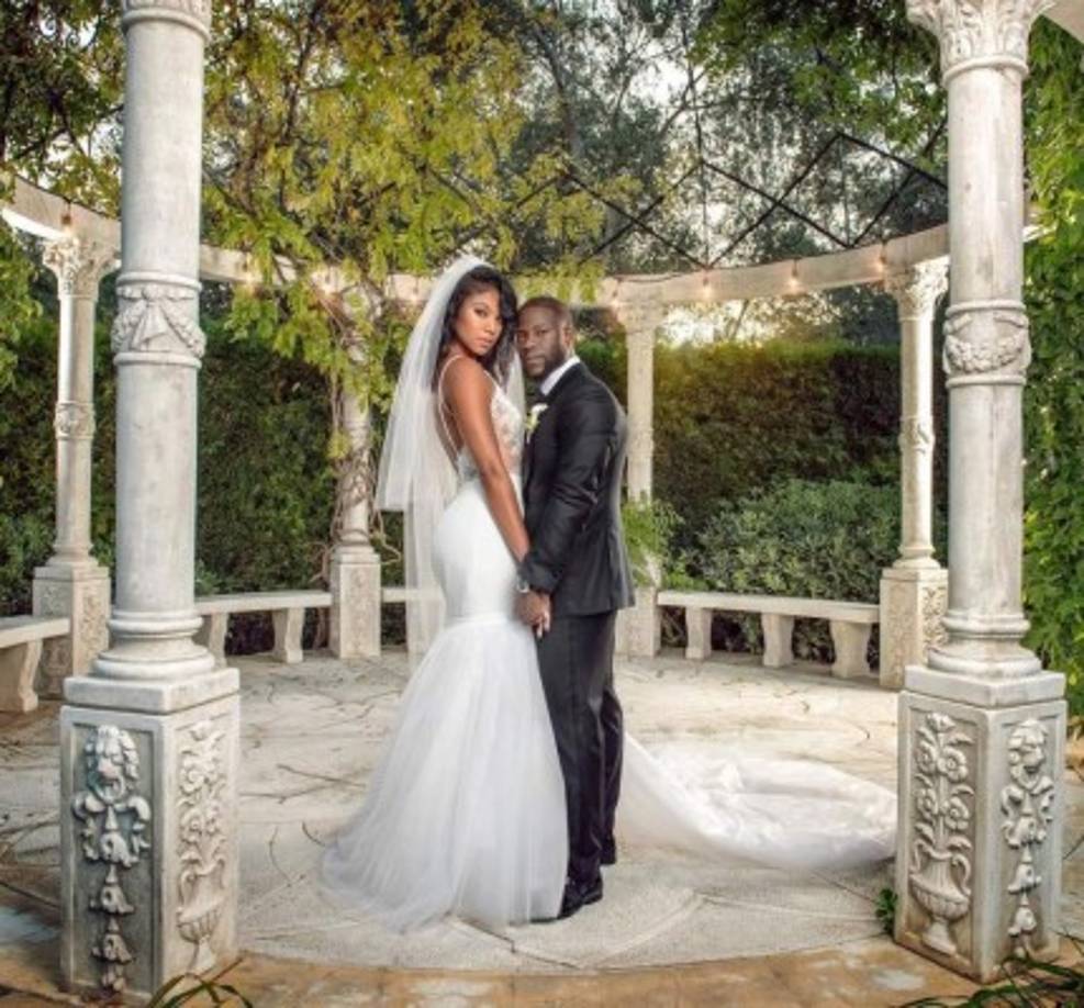 Hart, de 37 años, divulgó una foto de él y su nueva esposa, de 31, en sus respectivos trajes de boda en su cuenta de Instagram.