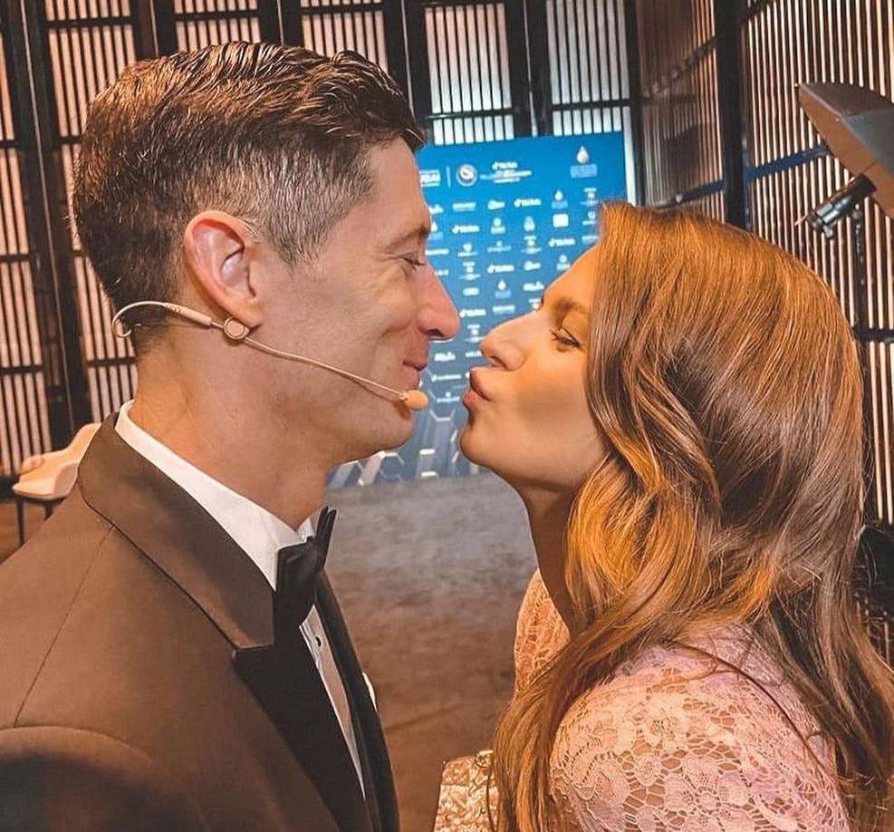 Buena parte de culpa de que Lewanwoski siga con su gran nivel es gracias a su mujer, Anna Stachurska. La chica ha influido bastante en el goleador polaco.