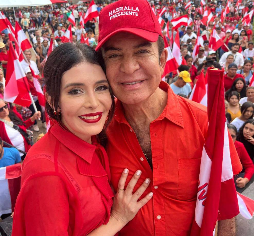 ”Yo he alzado la voz, cuando incluso muchos no la alzaban, para la sesión extraordinaria me acompañaron muchos diputados del Partido Nacional y el Partido Liberal para oponernos a que se nombrara la ilegal comisión permanente que lo hicieron a pesar que el pleno del Congreso no aceptó”, manifestó Iroshka Elvir.