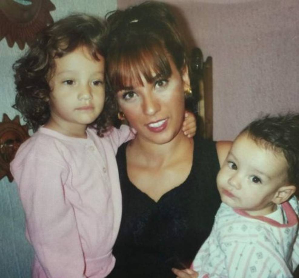 <br/>Michel Duval en una foto de su infancia junto a su madre Consuelo y su hermana Paly. <br/>