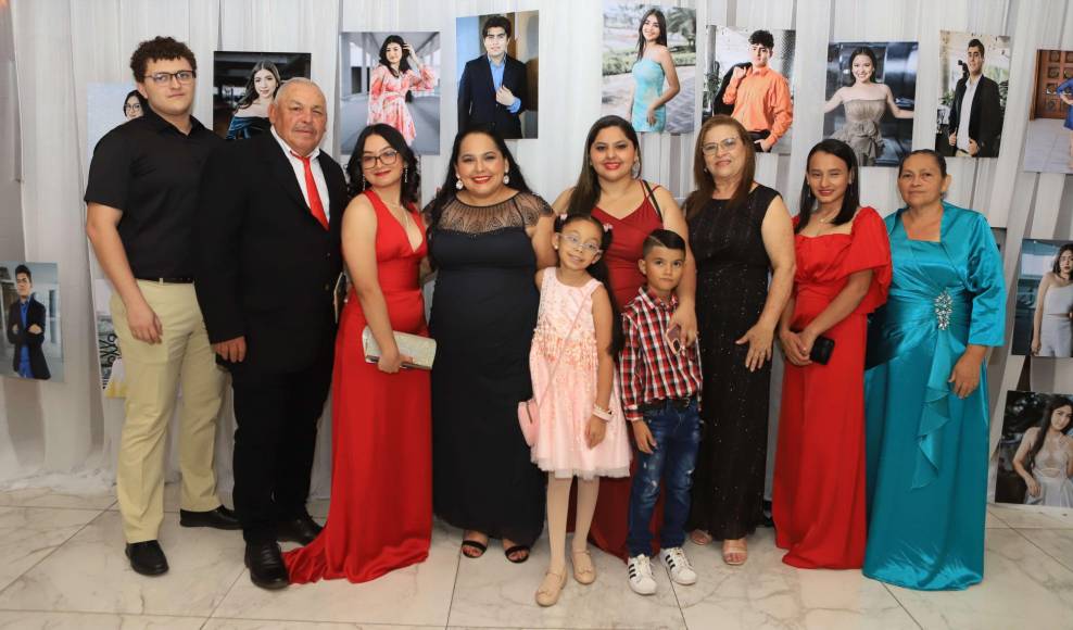 Familia Guevara Ardón presente en la fiesta de graduación de Fundación Mhotivo