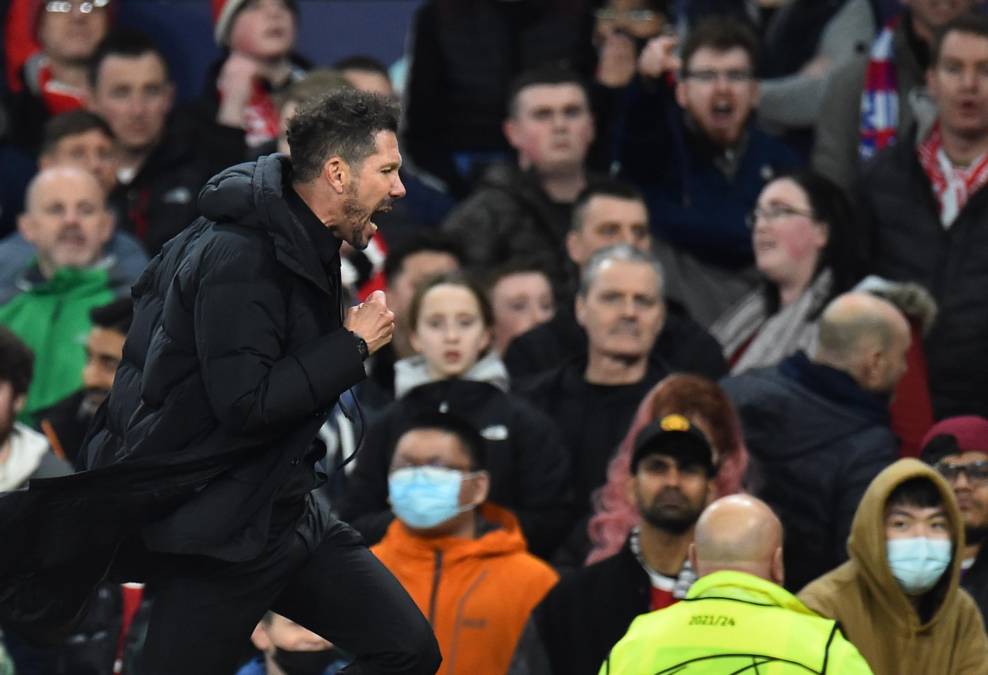 El entrenador Diego Simeone y su felicidad tras clasificar a cuartos de final de la Liga de Campeones de Europa.