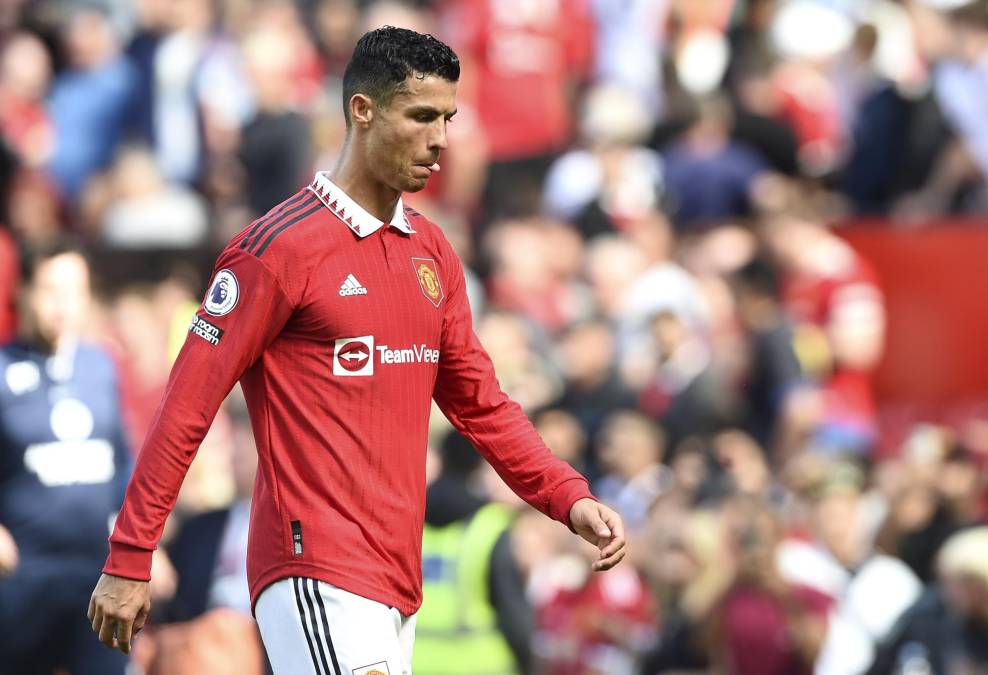 Según informa Th Athletic, Erik Ten Hag, entrenador del Manchester United habría aceptado que Cristiano Ronaldo salga del equipo siempre y cuando llegue un jugador que lo pueda reemplazar. 