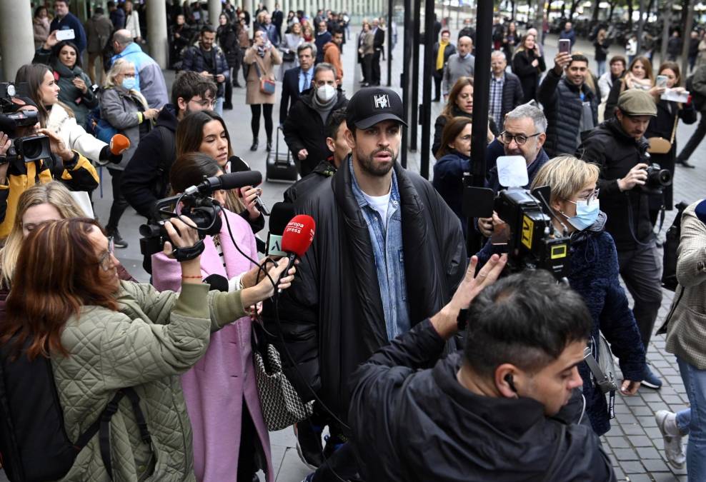 Ambos famosos evitaron responder a los cuestionamientos de los reporteros, según informó la agencia AFP.