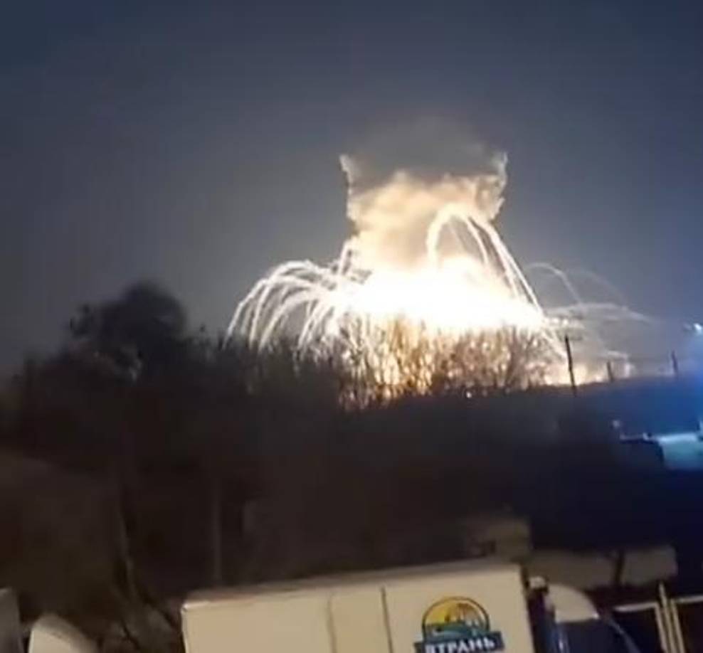 El inicio de la invasión fue condenado firmemente por gran parte de la comunidad internacional y por Kiev, que rompió sus relaciones diplomáticas con Moscú, y prometió defenderse, al tiempo solicitaba ayuda internacional para que se fuerce a Moscú a respetar la paz.