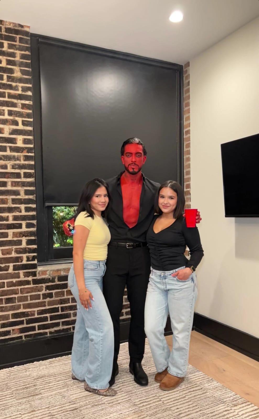 Fancony causa sensación con su disfraz de Halloween en gira por USA