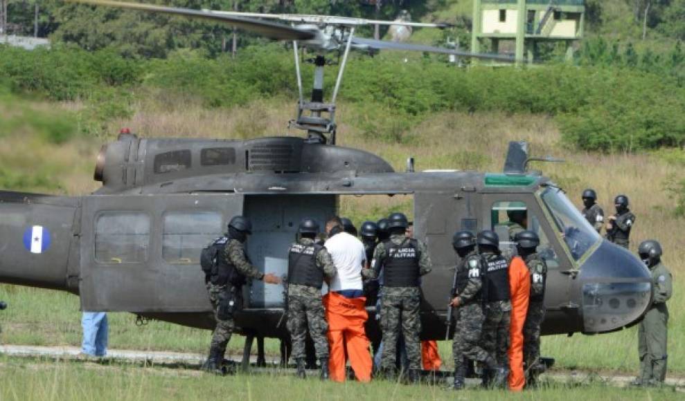 Los principales líderes del Barrio 18 (pandilla) fueron transferidos por la Policía Militar de la penitenciaría Marco Aurelio Soto a otras prisiones de máxima seguridad. AFP