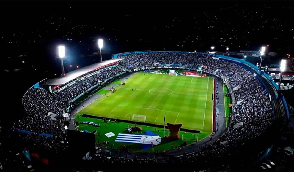 Llenazo espectacular en el estadio Nacional Chelato Uclés. La afición hondureña respondió y apoyó a la Selección de Honduras ante México.
