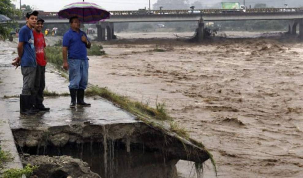 La lluvia no cedía y el país sufrió inundaciones catastróficas.