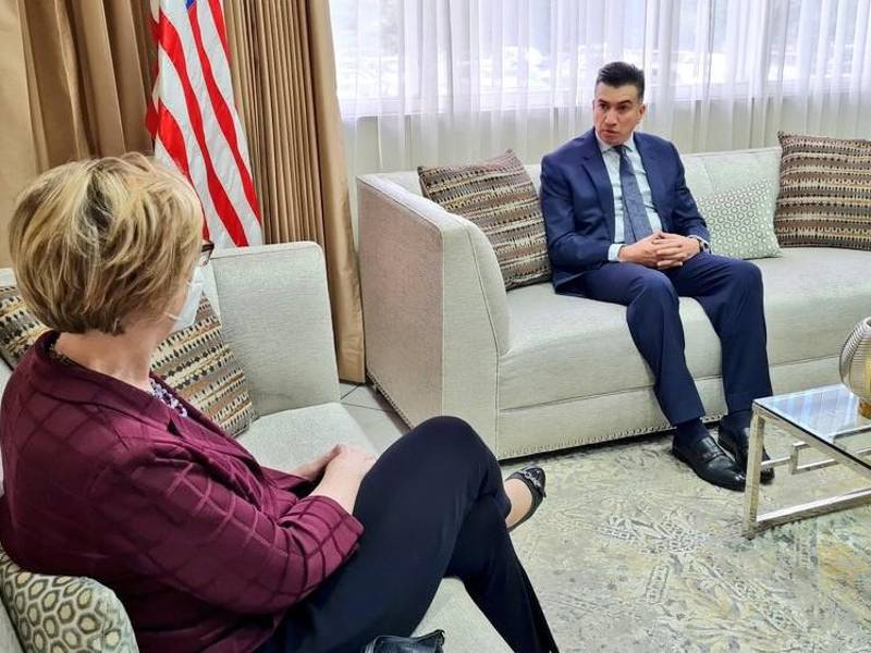 Extradiciones, crimen organizado y otros temas judiciales fueron los tratados entre la diplomática estadounidense y el titular del Poder Judicial de Honduras. Fotografía: CSJ / Twitter