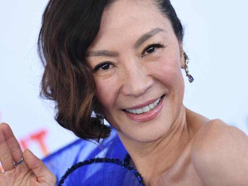 La actriz Michelle Yeoh cuenta con una impresionante carrera actoral, su más reciente película 'Everything Everywhere All at Once' la ha consagrado a nivel mundial. A continuación le detallamos en cuáles plataformas de streaming puedes ver las películas más recientes y populares de la actriz de origen chino.