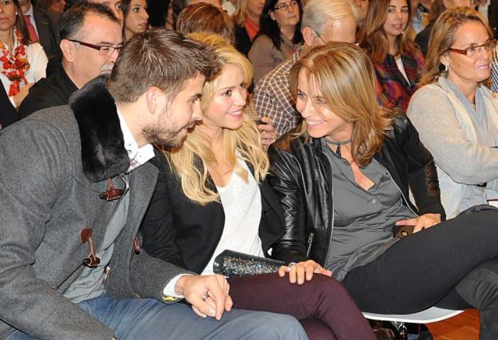 Madre de Piqué arremete contra Shakira por alejar sus nietos