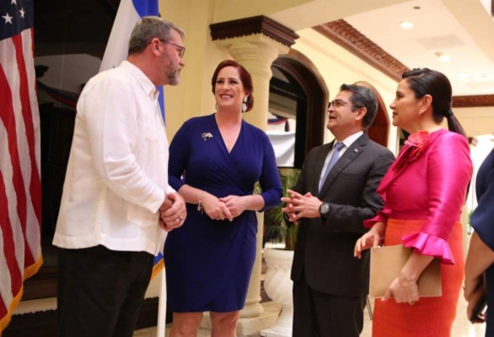 En Honduras, la celebración estuvo acalorada por la pareja presidencial y la encargada de Negocios de EEUU.